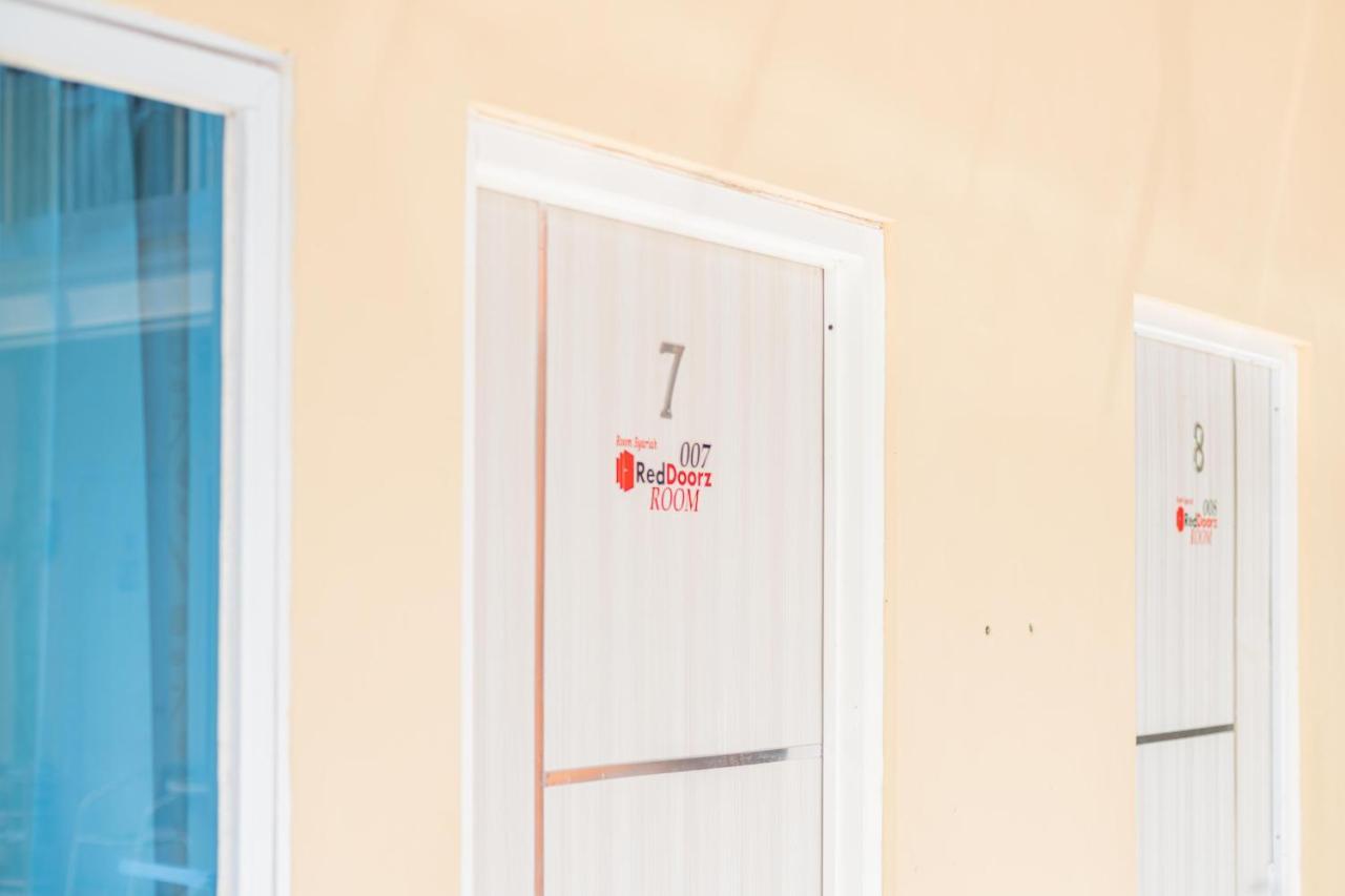 Готель Reddoorz Syariah At Winong Nganjuk Екстер'єр фото