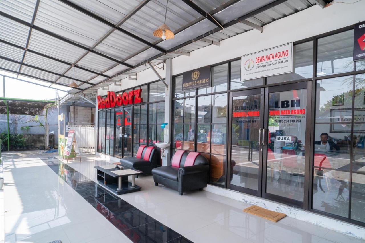 Готель Reddoorz Syariah At Winong Nganjuk Екстер'єр фото