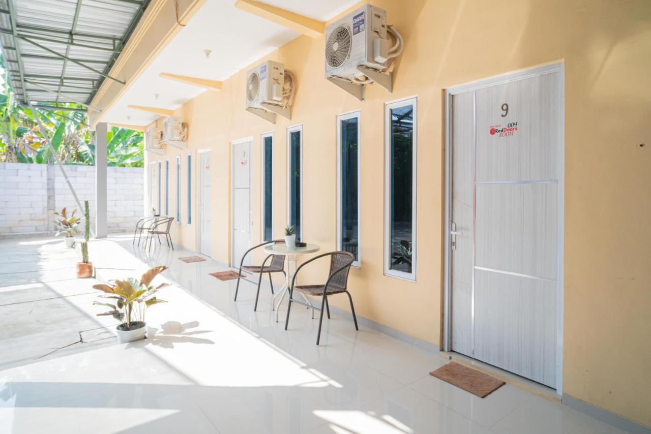 Готель Reddoorz Syariah At Winong Nganjuk Екстер'єр фото