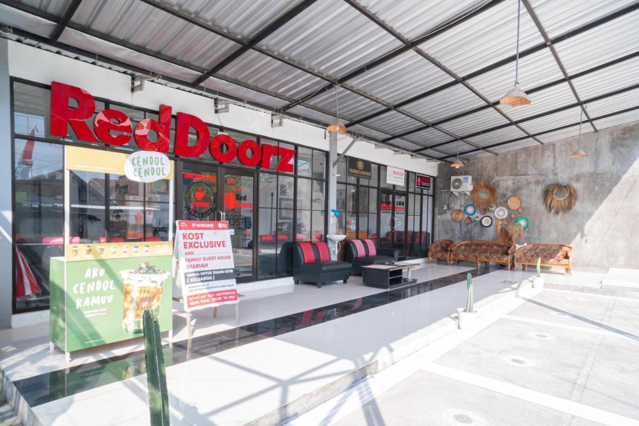 Готель Reddoorz Syariah At Winong Nganjuk Екстер'єр фото